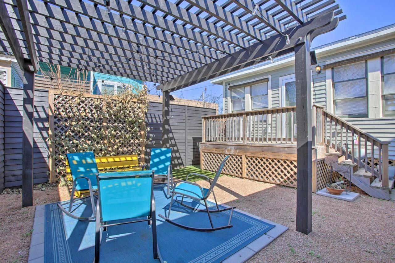 Cozy Beach Bungalow Near Galveston Seawall And Pier Exterior photo